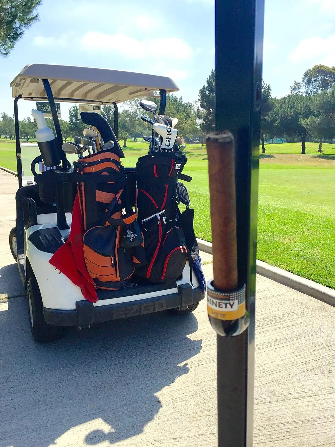 The Magnetic Cigar Holder  Black/White